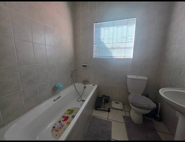 2 BEDROOM TOWNHOUSE FOR SALE IN VANDERBIJLPARK CE 2